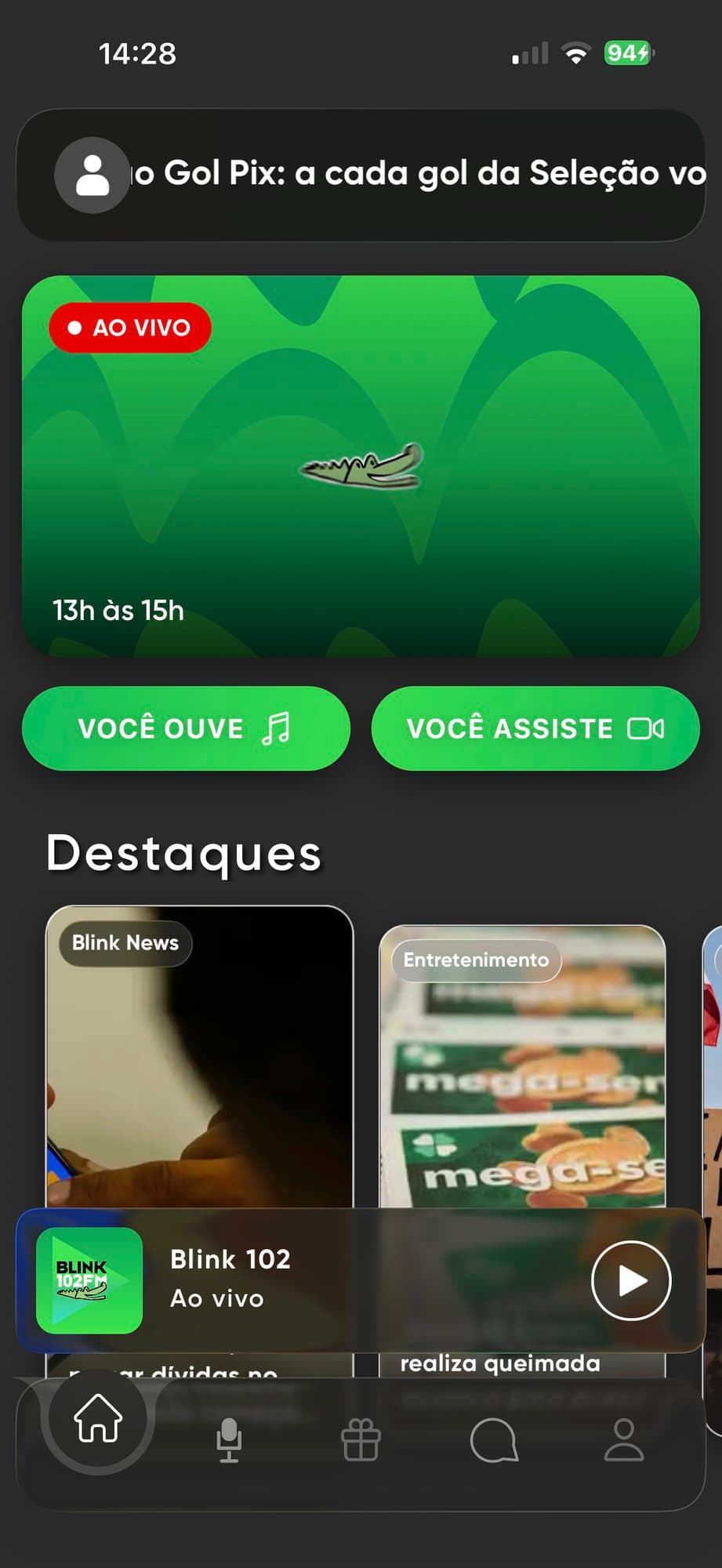 Tela inicial com o programa ao vivo em destaque e os botões para ouvir a rádio ou assistir à transmissão.